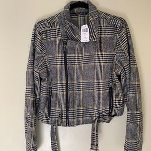 Stylish plaid jacket! NEW!!